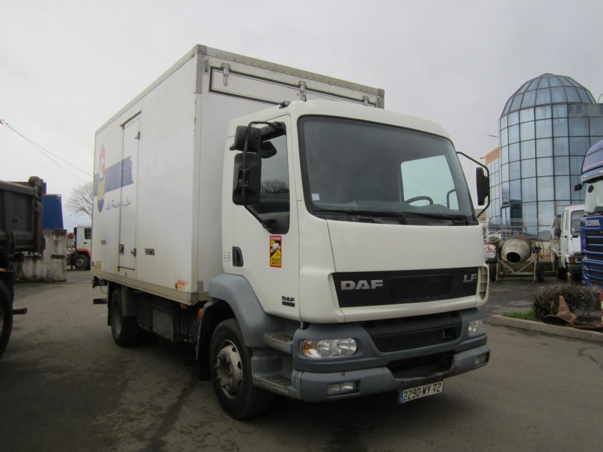 DAF LF 220 - Camión transporte de ganado: foto 2 DAF LF 220 - Camión transporte de ganado: foto 2