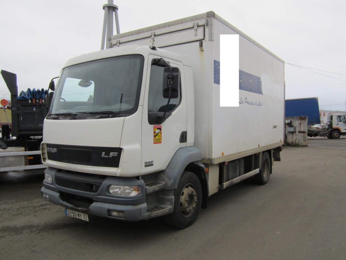 DAF LF 220 - Camión transporte de ganado: foto 1 DAF LF 220 - Camión transporte de ganado: foto 1