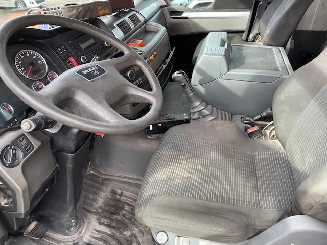 Foto del interior 1: Camión multibasculante, Camión grúa MAN TGS 33.360