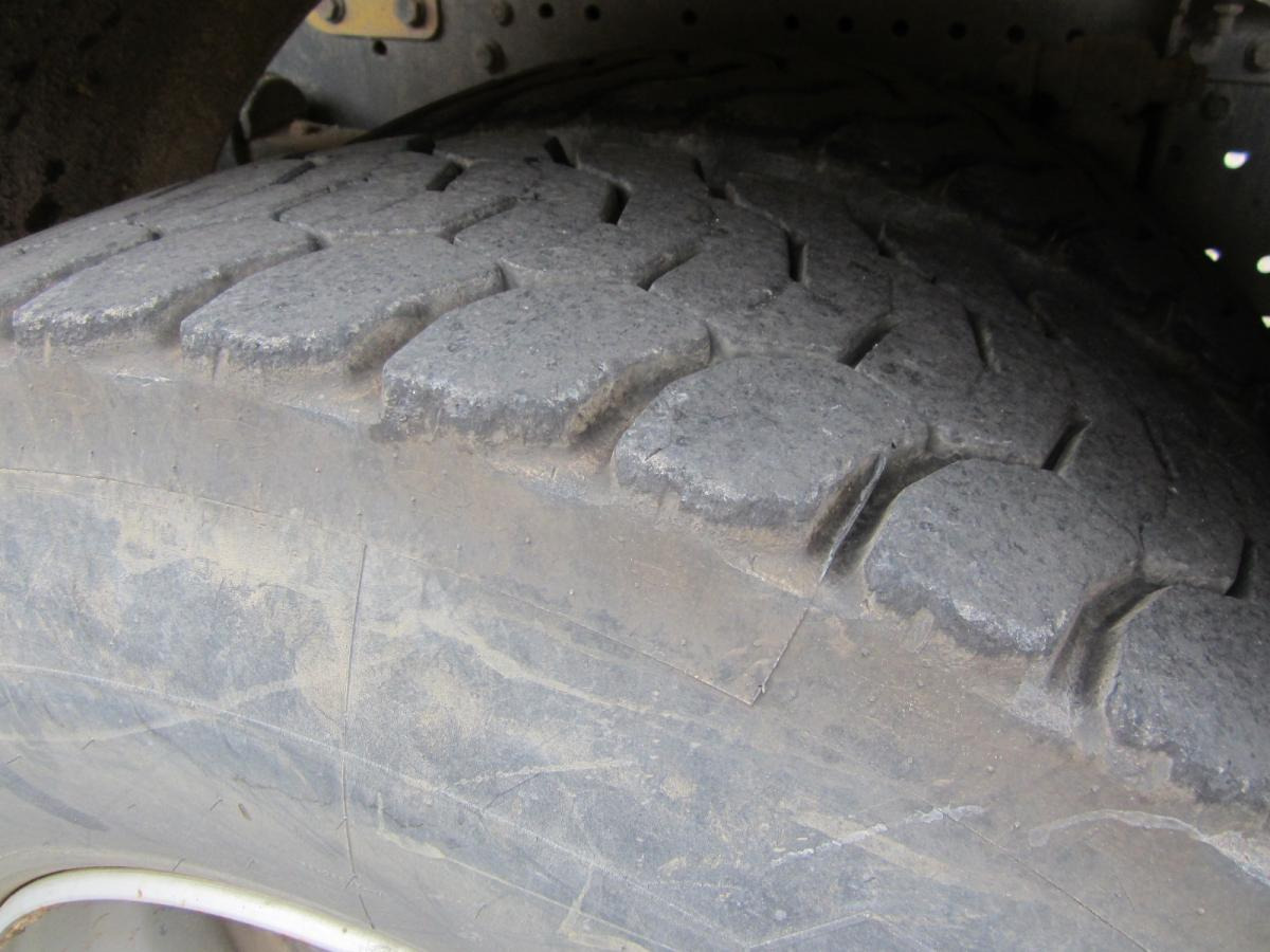 Camión volquete Mercedes Axor 3240: foto 7