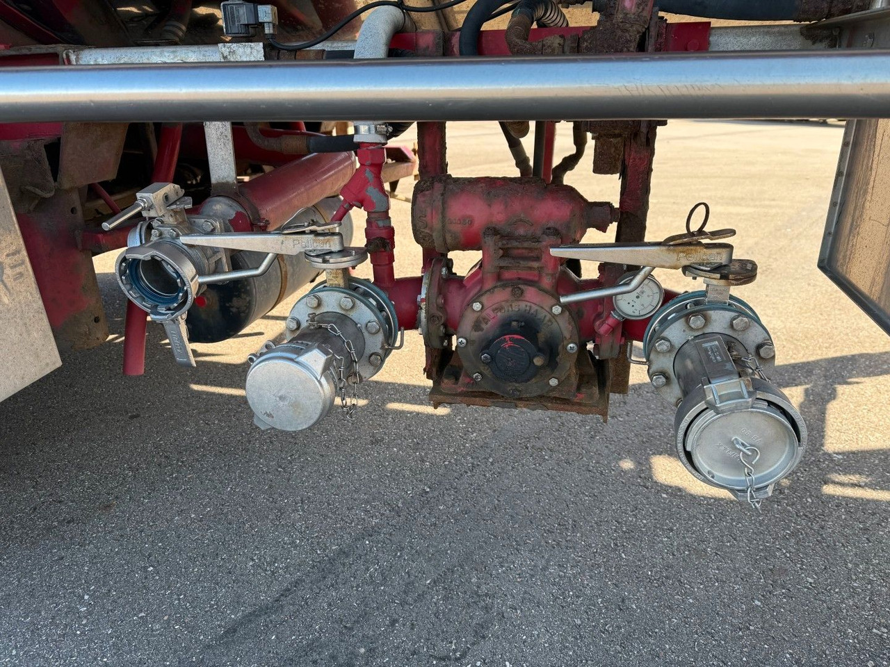 Burg 3 axle 3 compartments 32.200 L ADR - Semirremolque cisterna: foto 5 Burg 3 axle 3 compartments 32.200 L ADR - Semirremolque cisterna: foto 5