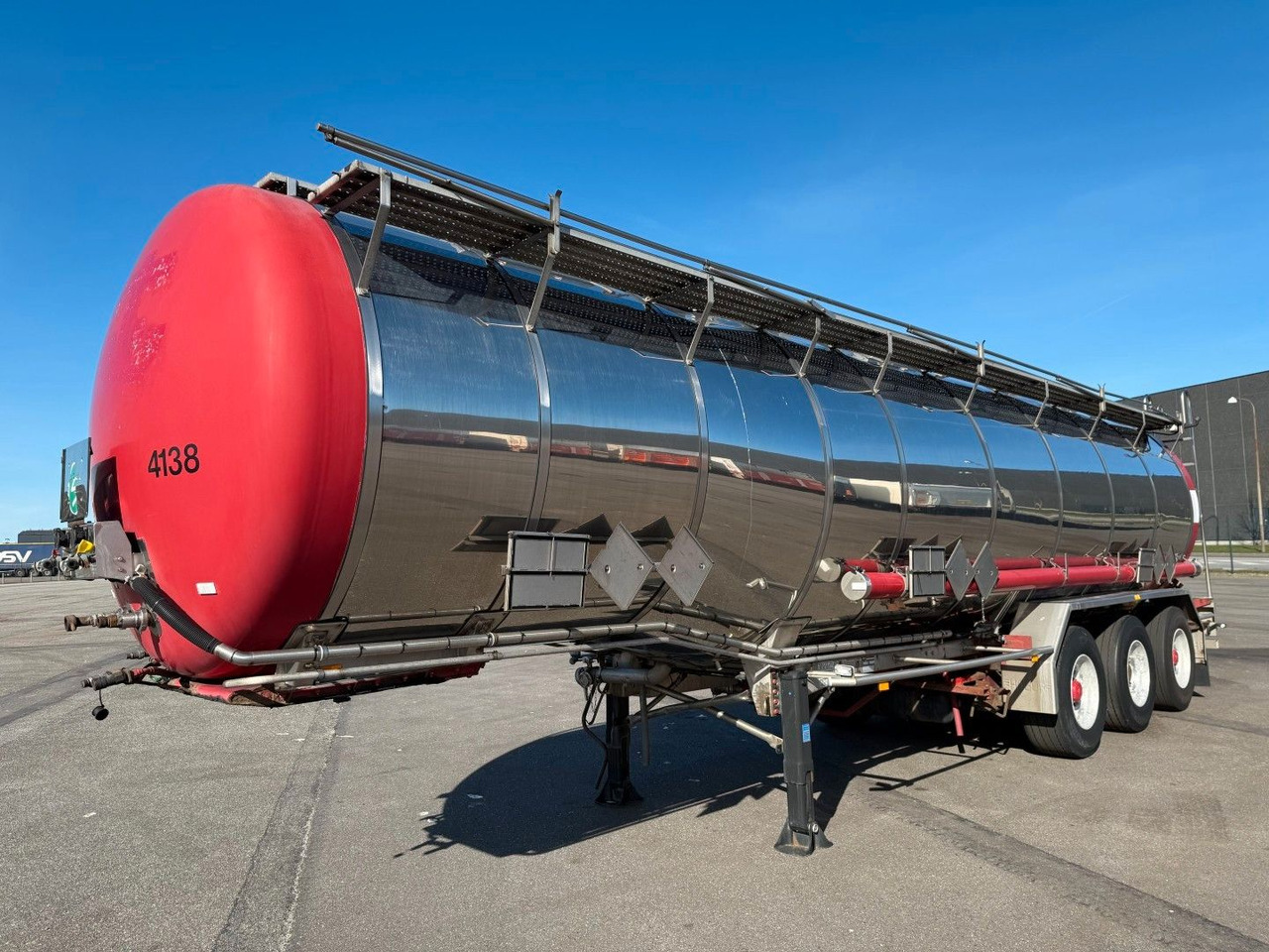 Burg 3 axle 3 compartments 32.200 L ADR - Semirremolque cisterna: foto 1 Burg 3 axle 3 compartments 32.200 L ADR - Semirremolque cisterna: foto 1