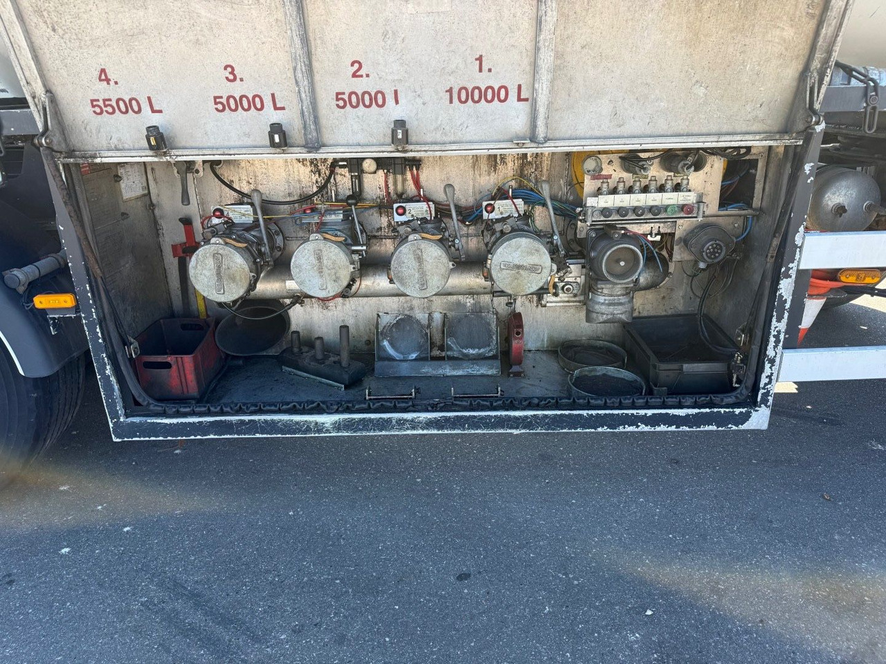 Eurotank 3 axle ET-26-4 ADR 25.500 L 4 Room - Remolque cisterna: foto 5 Eurotank 3 axle ET-26-4 ADR 25.500 L 4 Room - Remolque cisterna: foto 5