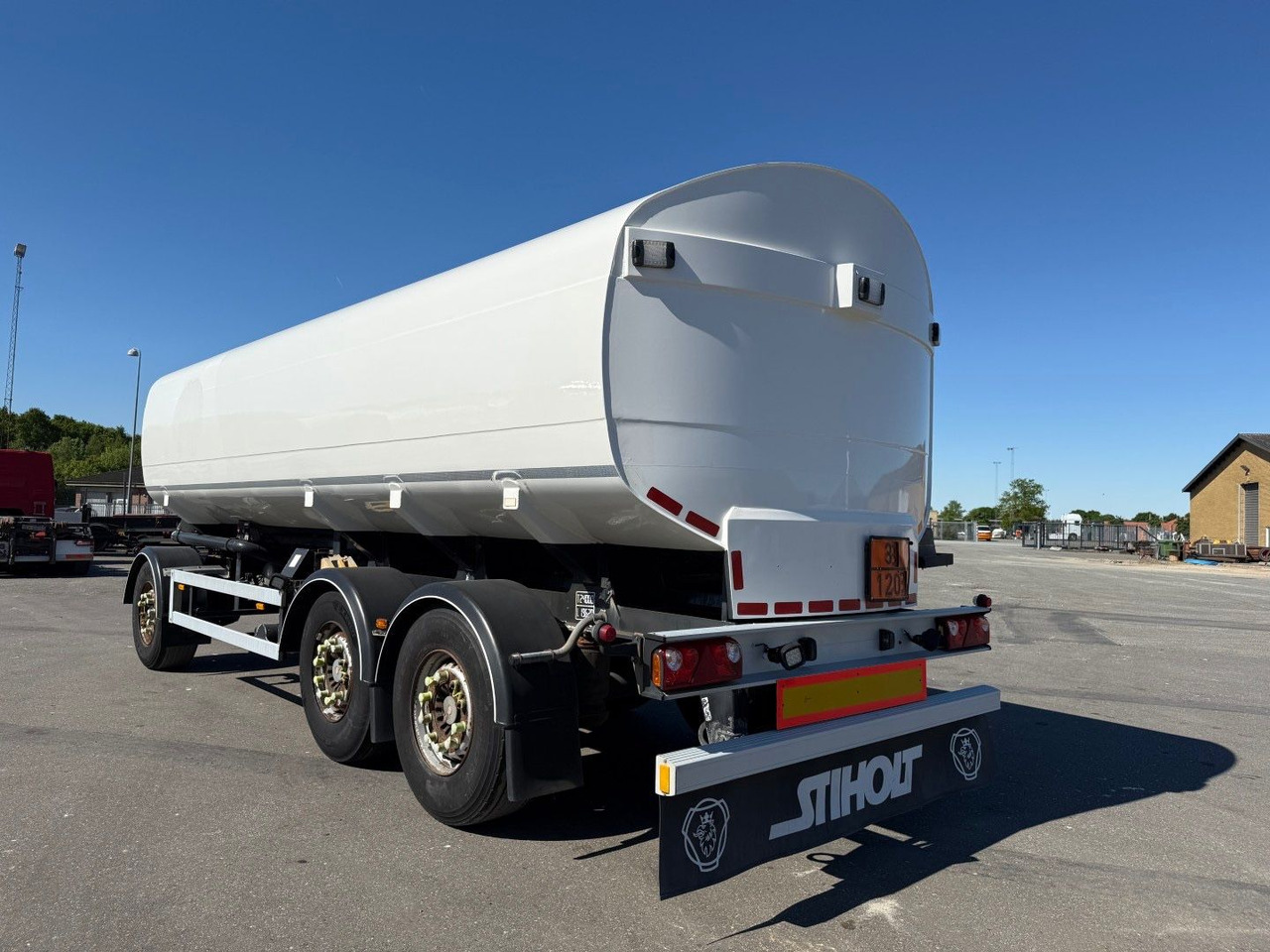 Eurotank 3 axle ET-26-4 ADR 25.500 L 4 Room - Remolque cisterna: foto 4 Eurotank 3 axle ET-26-4 ADR 25.500 L 4 Room - Remolque cisterna: foto 4