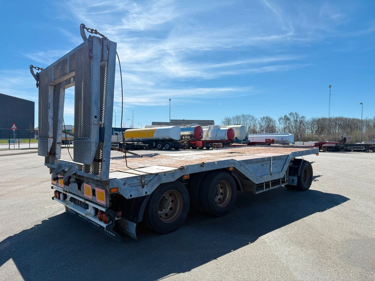 Fliegl FLT328 3 achser Maschinenanhänger mit Radkasten - Remolque góndola rebajadas: foto 4 Fliegl FLT328 3 achser Maschinenanhänger mit Radkasten - Remolque góndola rebajadas: foto 4