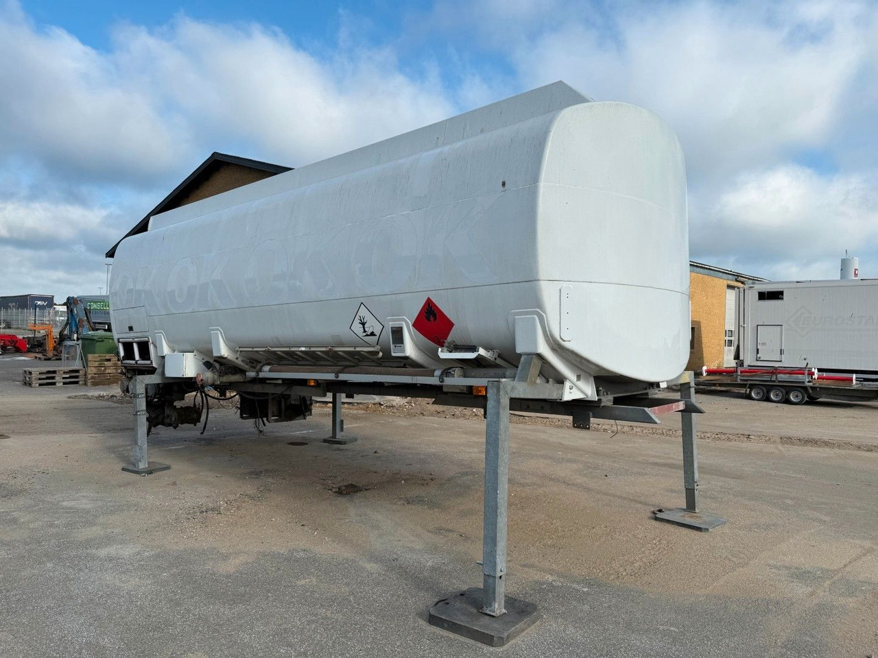HMK Bilcon 23.800 L ADR Tank - Camión cisterna: foto 2 HMK Bilcon 23.800 L ADR Tank - Camión cisterna: foto 2