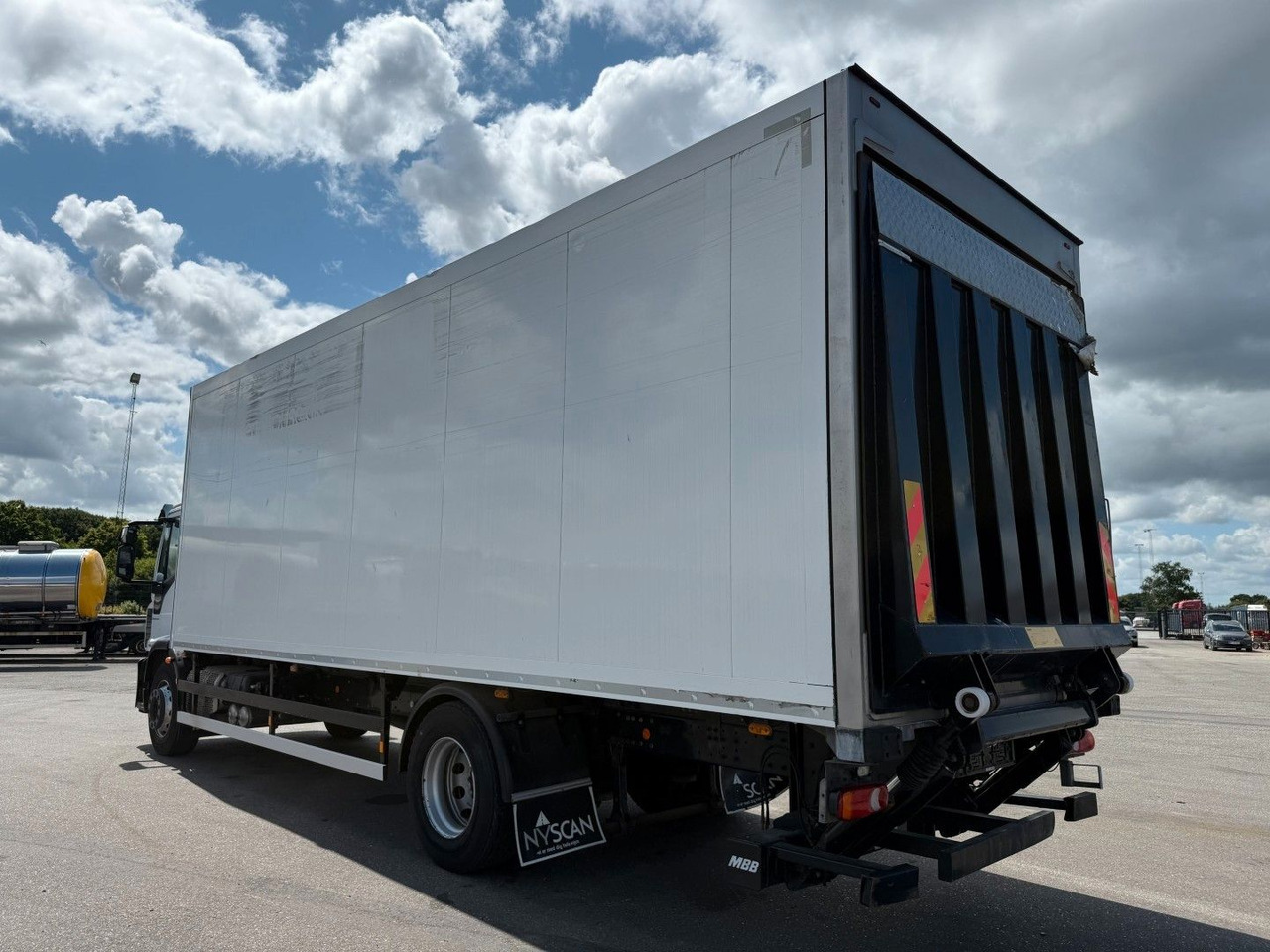Iveco 180E32 4x2 Schmitz / Thermo King T-1200R Spectru Iveco 180E32 4x2 Schmitz / Thermo King T-1200R Spectru - Camión frigorífico: foto 4 Iveco 180E32 4x2 Schmitz / Thermo King T-1200R Spectru Iveco 180E32 4x2 Schmitz / Thermo King T-1200R Spectru - Camión frigorífico: foto 4