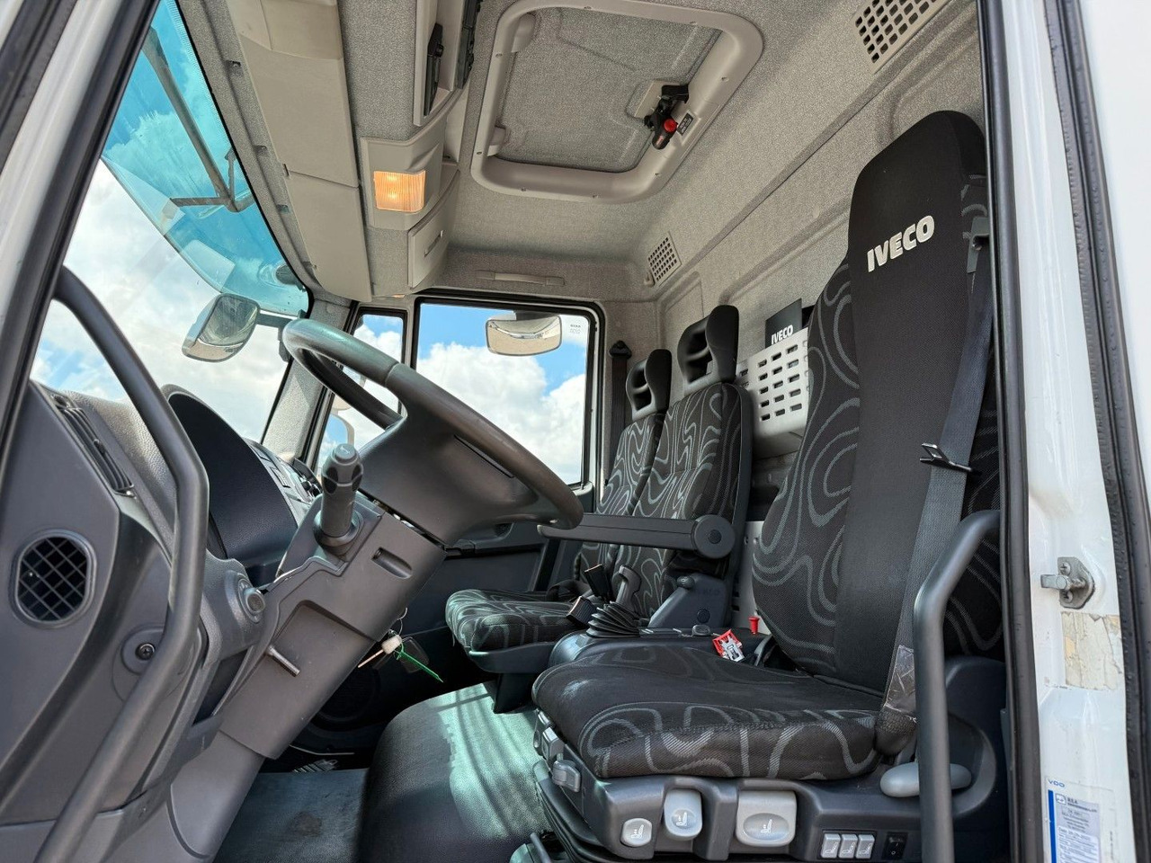 Iveco 180E32 Schmitz / Thermo King T-1200R Spectrum Iveco 180E32 Schmitz / Thermo King T-1200R Spectrum - Camión frigorífico: foto 5 Iveco 180E32 Schmitz / Thermo King T-1200R Spectrum Iveco 180E32 Schmitz / Thermo King T-1200R Spectrum - Camión frigorífico: foto 5
