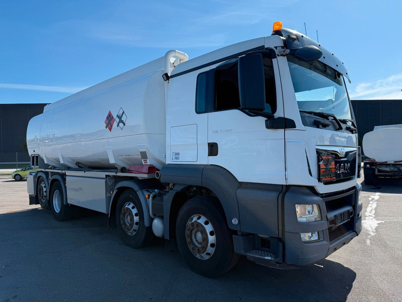 MAN TGS 35.480 8x2*6 23.000 l. ADR Euro 6 Tanktruck - Camión cisterna: foto 2 MAN TGS 35.480 8x2*6 23.000 l. ADR Euro 6 Tanktruck - Camión cisterna: foto 2