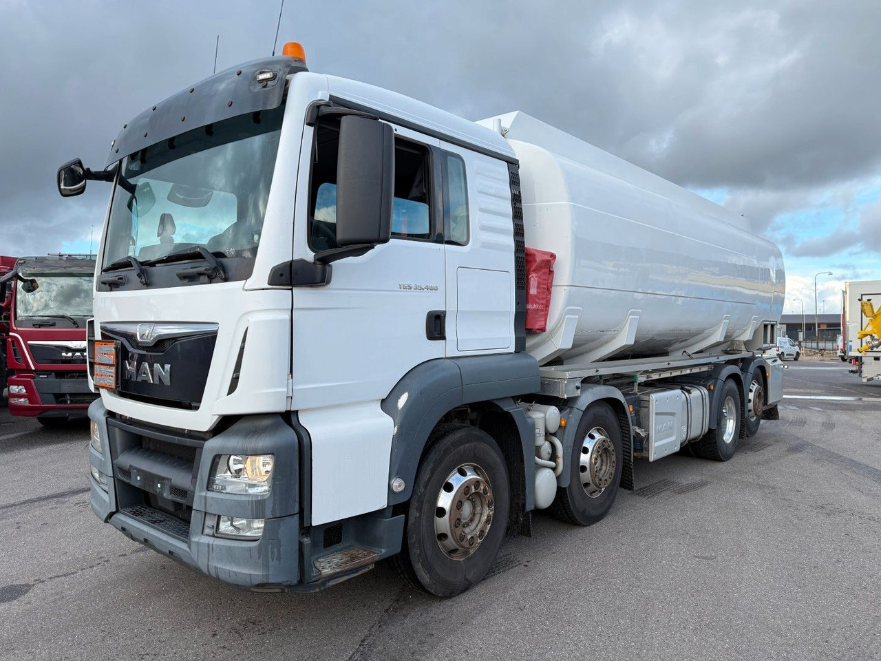 MAN TGS 35.480 8x2*6 Euro 6 23.000 l ADR Tanktruck - Camión cisterna: foto 1 MAN TGS 35.480 8x2*6 Euro 6 23.000 l ADR Tanktruck - Camión cisterna: foto 1