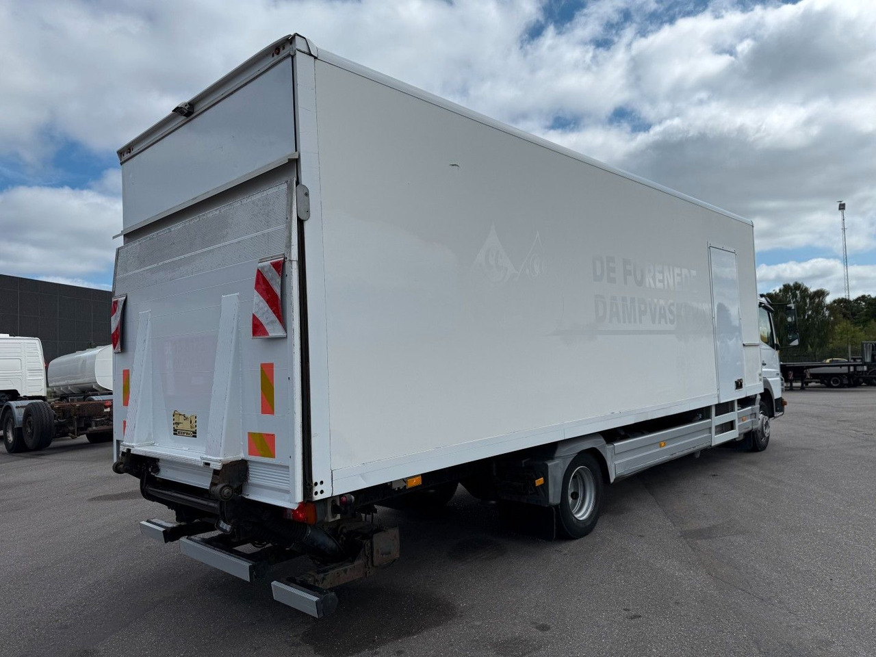 Mercedes-Benz Atego 1218 4x2 Euro 5 8,0 m. koffer - Camión caja cerrada: foto 3 Mercedes-Benz Atego 1218 4x2 Euro 5 8,0 m. koffer - Camión caja cerrada: foto 3