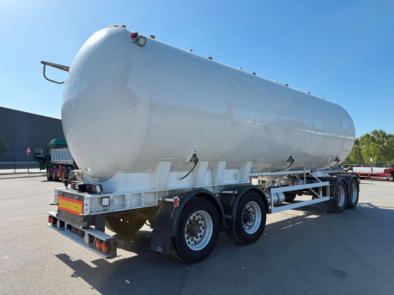 P4T30 4 axle 42 m3 Alu Silo tank - Remolque cisterna: foto 3 P4T30 4 axle 42 m3 Alu Silo tank - Remolque cisterna: foto 3