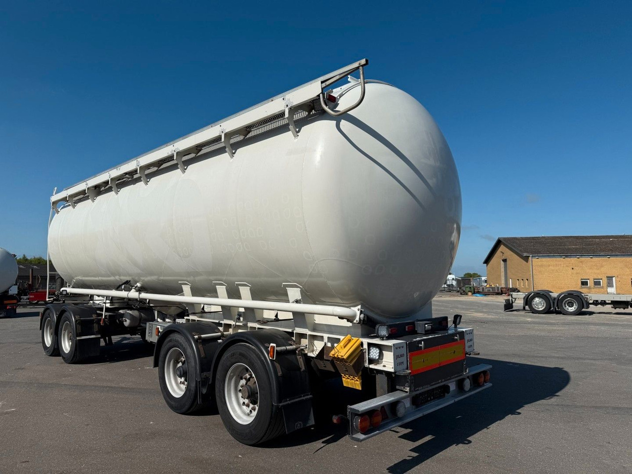 P4T30 4 axle 42 m3 Alu Silo tank - Remolque cisterna: foto 4 P4T30 4 axle 42 m3 Alu Silo tank - Remolque cisterna: foto 4