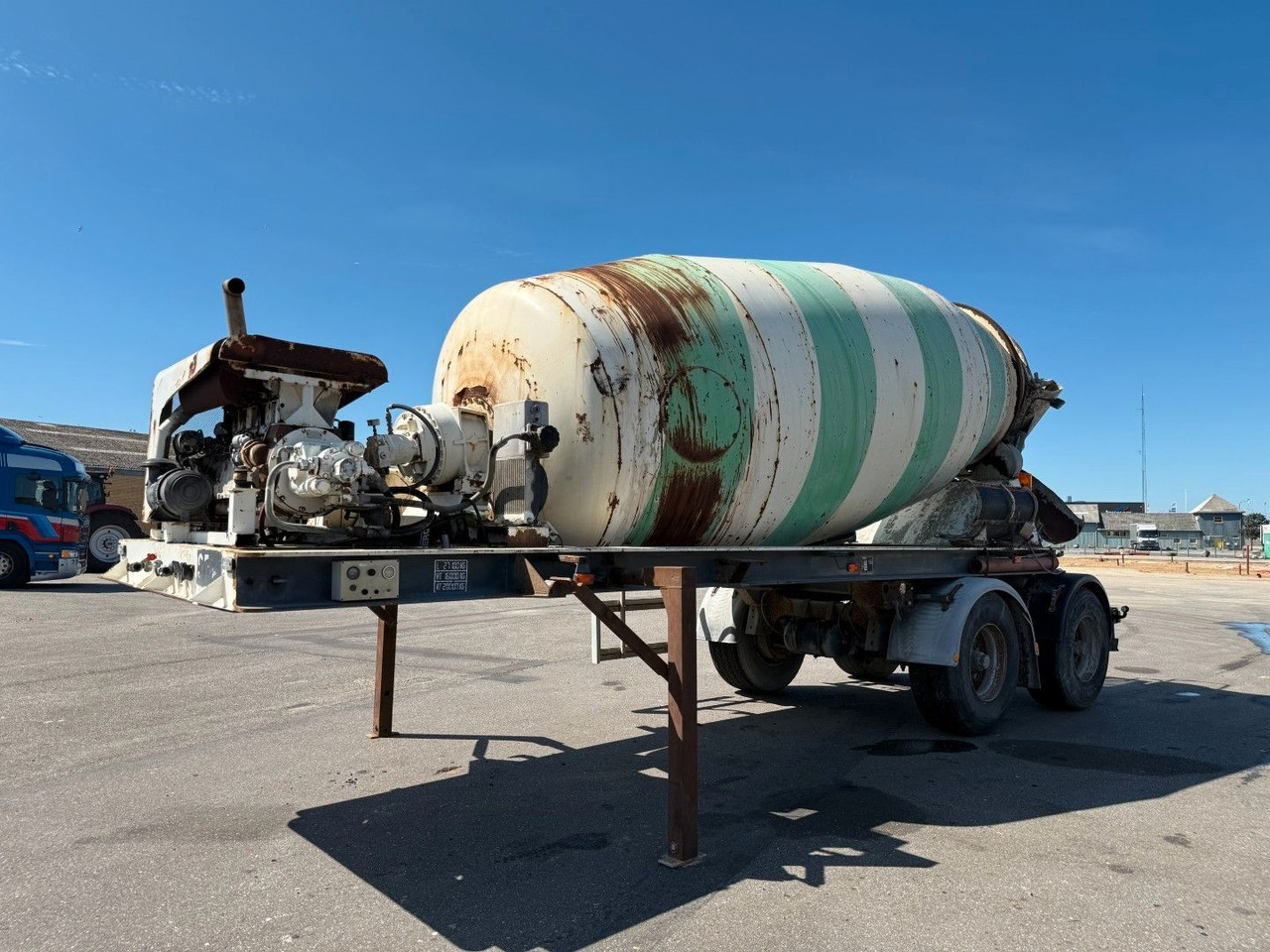 Le Cinena 12 m2 Baruval 2 axle Concrete trailer Lecinena 12 m3 Baruval 2 achse Beton/Concrete mixer - Semirremolque: foto 1 Le Cinena 12 m2 Baruval 2 axle Concrete trailer Lecinena 12 m3 Baruval 2 achse Beton/Concrete mixer - Semirremolque: foto 1