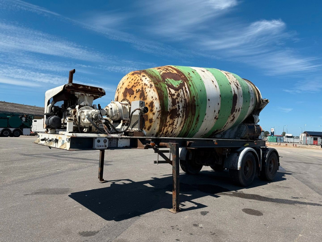 Lecinena 12 m3 Baruval 2 achse Beton/Concrete mixer Lecinena 12 m3 Baruval 2 achse Beton/Concrete mixer - Semirremolque: foto 1 Lecinena 12 m3 Baruval 2 achse Beton/Concrete mixer Lecinena 12 m3 Baruval 2 achse Beton/Concrete mixer - Semirremolque: foto 1