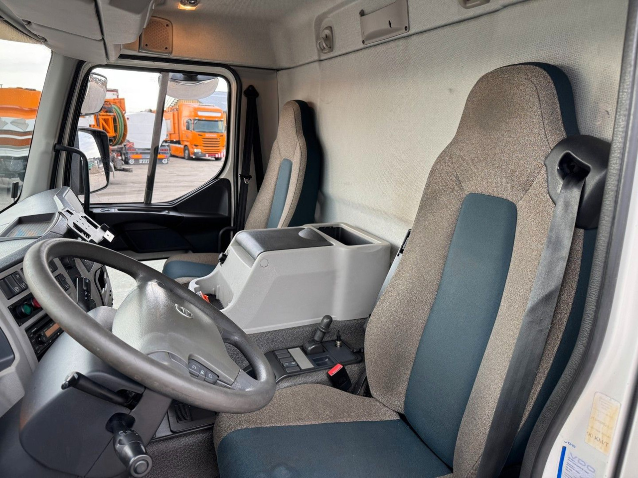 Volvo FE320 6x2*4 Frigoblock FK25SL 9.9 m Frigobox - Camión frigorífico: foto 5 Volvo FE320 6x2*4 Frigoblock FK25SL 9.9 m Frigobox - Camión frigorífico: foto 5