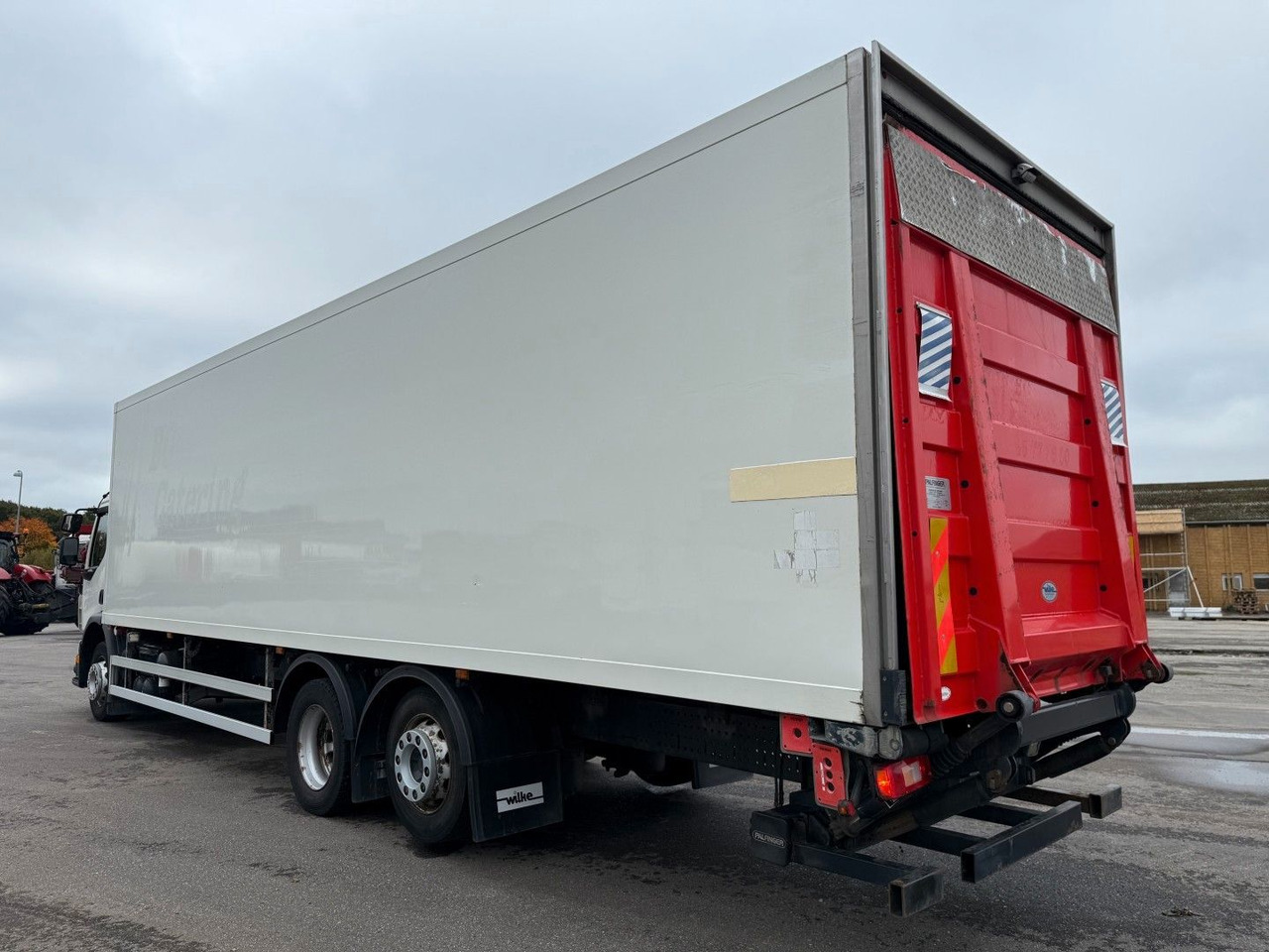 Volvo FE320 6x2*4 TK T1200-R Spectrum 9,80 m. koffer - Camión frigorífico: foto 4 Volvo FE320 6x2*4 TK T1200-R Spectrum 9,80 m. koffer - Camión frigorífico: foto 4