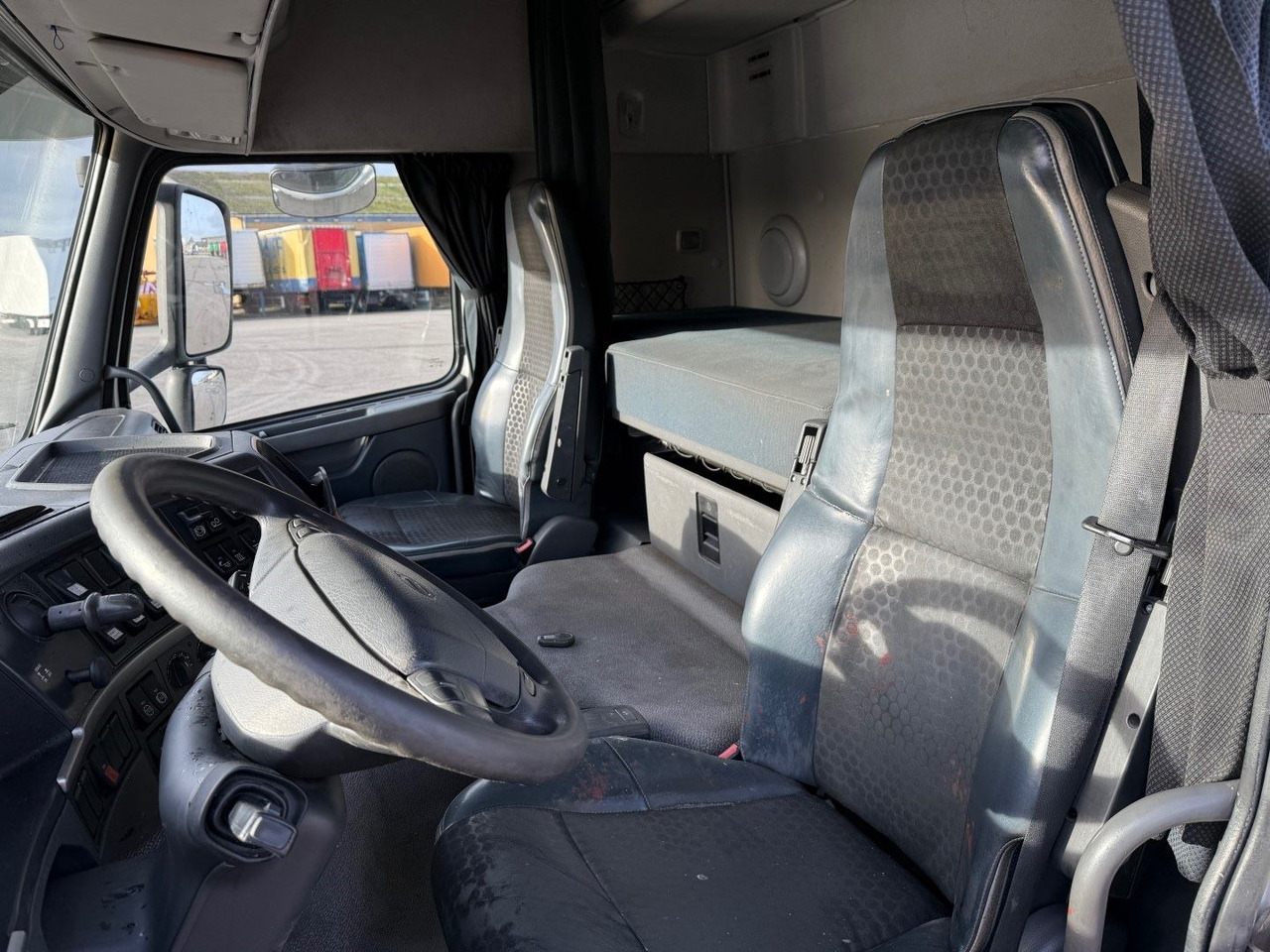 Volvo FM 410 6x2 Euro 5 - Camión caja abierta: foto 5 Volvo FM 410 6x2 Euro 5 - Camión caja abierta: foto 5