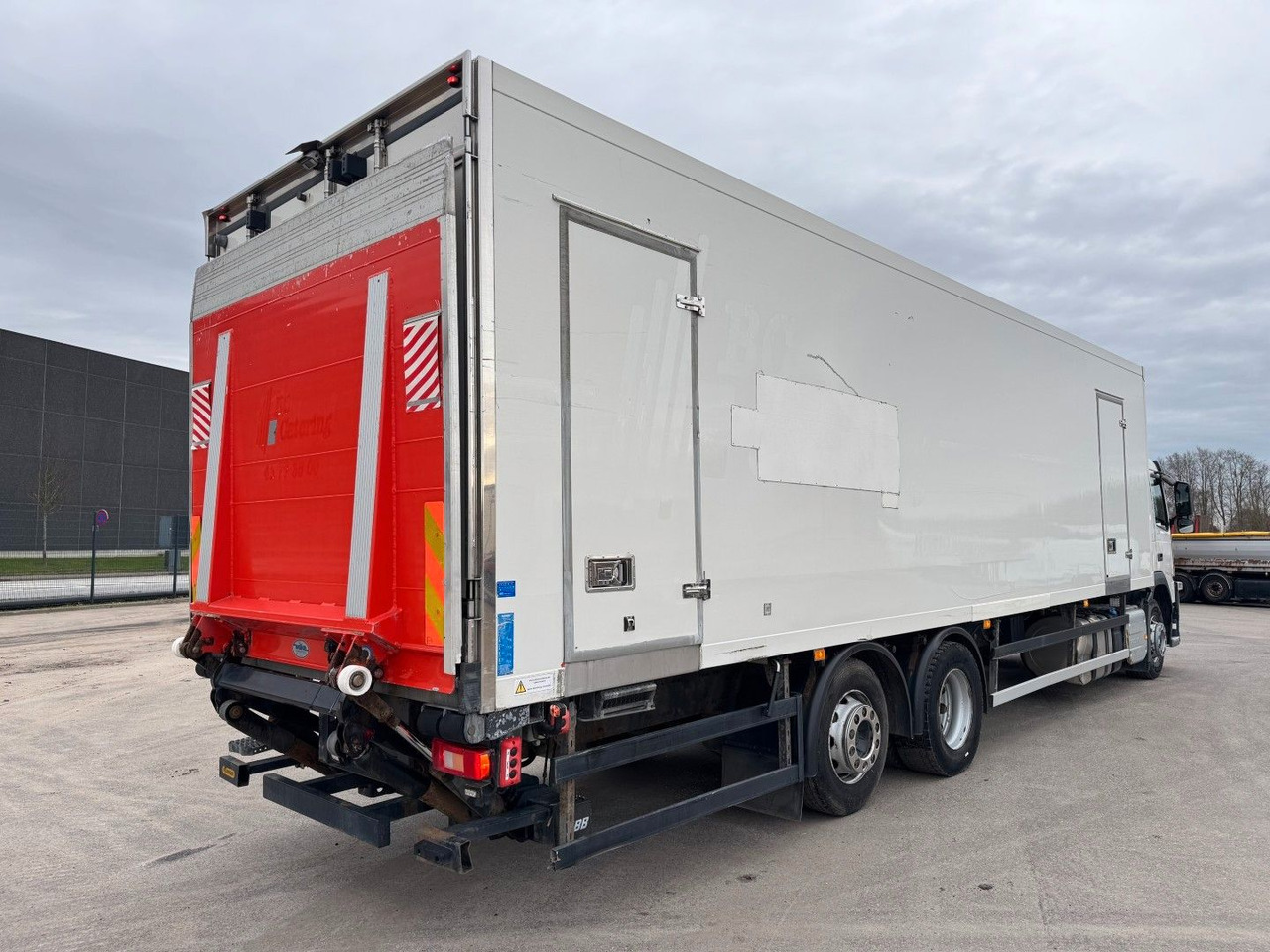 Volvo FM330 6x2*4 Carrier Supra 1250 Mt 9,9m (defekt f - Camión frigorífico: foto 3 Volvo FM330 6x2*4 Carrier Supra 1250 Mt 9,9m (defekt f - Camión frigorífico: foto 3