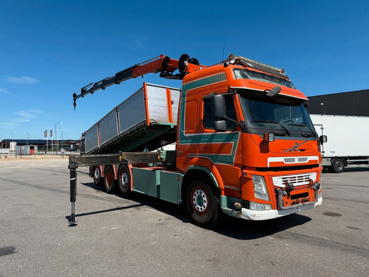 Volvo FM500 8x2*6 Crane HMF 2620 K5 Pendel Tipper - Camión grúa: foto 2 Volvo FM500 8x2*6 Crane HMF 2620 K5 Pendel Tipper - Camión grúa: foto 2