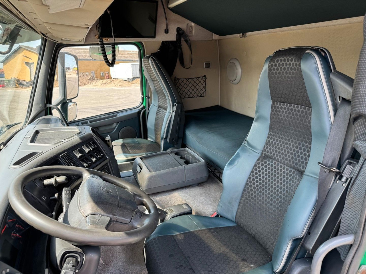 Volvo FM500 8x4*4 HMF Kipper Euro 5 - Camión volquete: foto 5 Volvo FM500 8x4*4 HMF Kipper Euro 5 - Camión volquete: foto 5