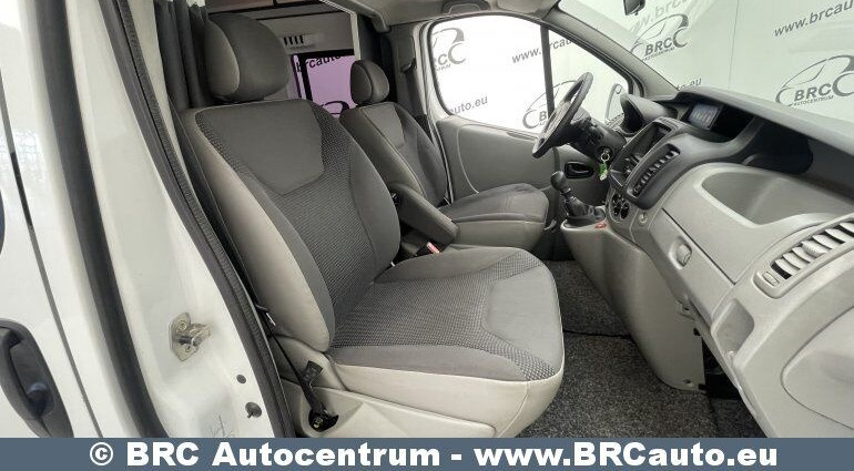 Opel Vivaro 2.5 CDTI - Autocaravana: foto 5 Opel Vivaro 2.5 CDTI - Autocaravana: foto 5