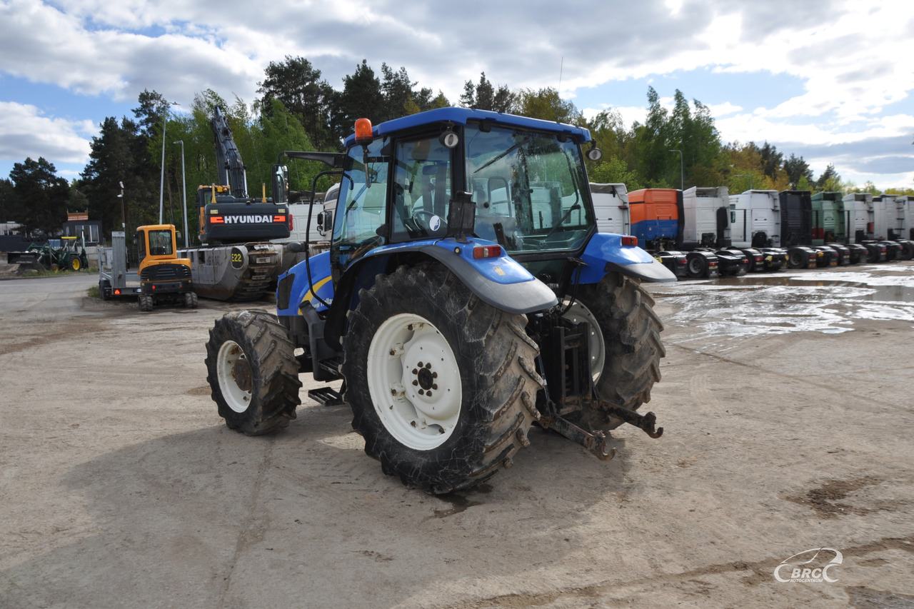 New Holland T5060 - Tractor: foto 4 New Holland T5060 - Tractor: foto 4