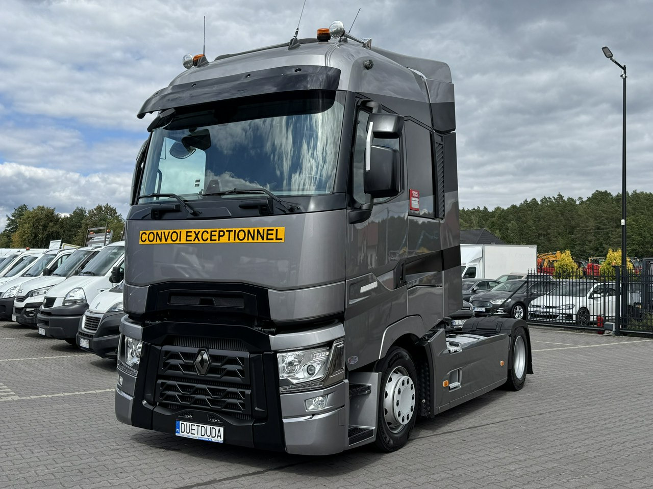 Renault Gama T 520 HIGH CAB Silnik 13litrów Euro 6 Low deck - Cabeza tractora: foto 2 Renault Gama T 520 HIGH CAB Silnik 13litrów Euro 6 Low deck - Cabeza tractora: foto 2