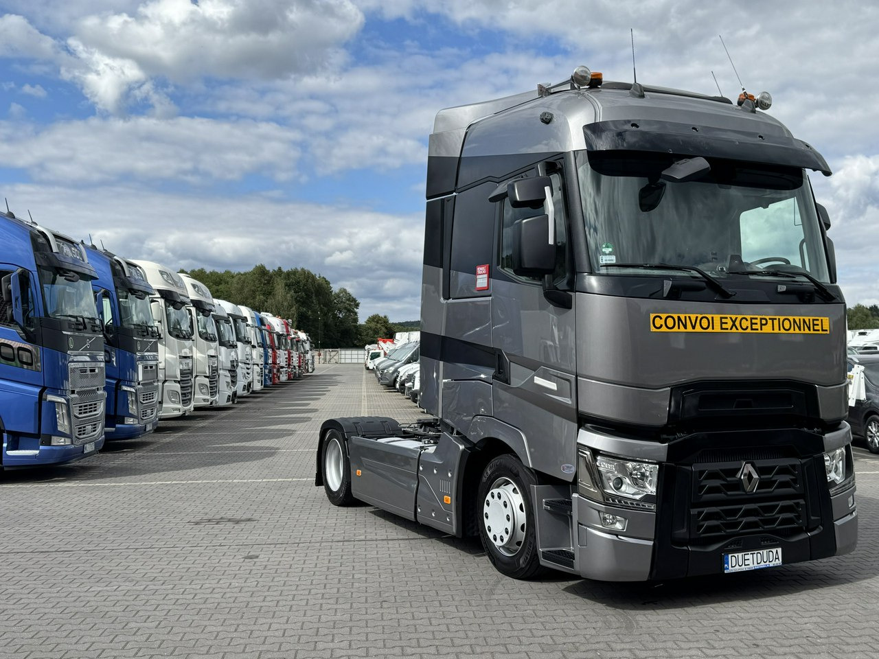 Renault Gama T 520 HIGH CAB Silnik 13litrów Euro 6 Low deck - Cabeza tractora: foto 1 Renault Gama T 520 HIGH CAB Silnik 13litrów Euro 6 Low deck - Cabeza tractora: foto 1