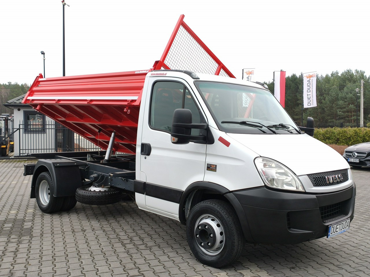 Iveco Daily 70C18 V H - Furgoneta basculante: foto 2 Iveco Daily 70C18 V H - Furgoneta basculante: foto 2