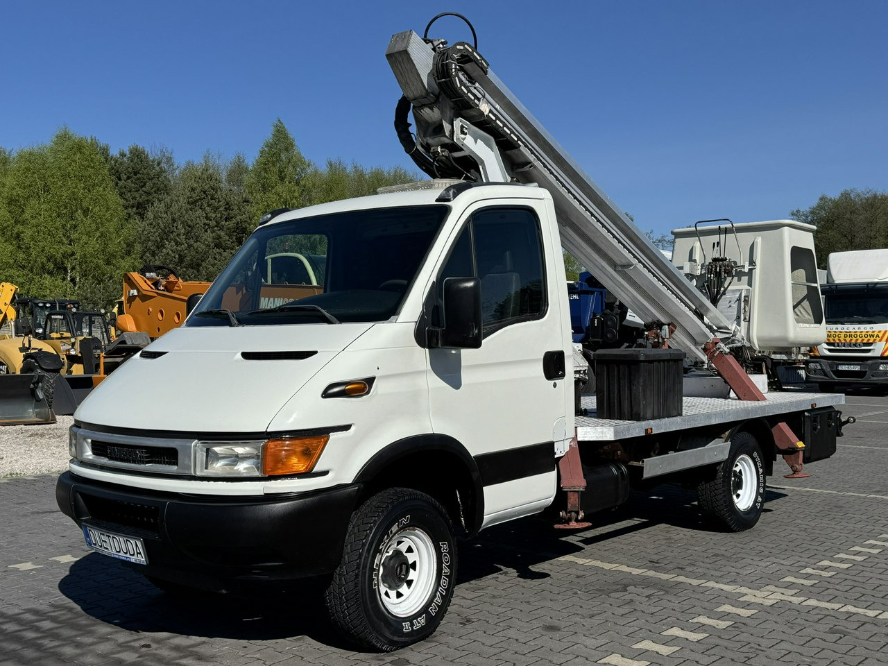 Iveco Daily - Camión con plataforma elevadora: foto 3 Iveco Daily - Camión con plataforma elevadora: foto 3