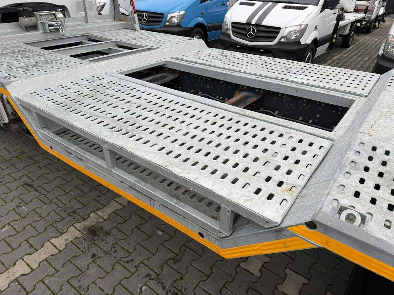 Iveco EUROCARGO 120E25 E6 Laweta Zagłebiana Platforma Pomoc Drogowa - Grua de remolque autos: foto 4 Iveco EUROCARGO 120E25 E6 Laweta Zagłebiana Platforma Pomoc Drogowa - Grua de remolque autos: foto 4