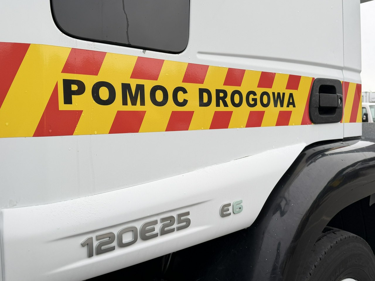 Iveco EUROCARGO 120E25 E6 Laweta Zagłebiana Platforma Pomoc Drogowa - Grua de remolque autos: foto 2 Iveco EUROCARGO 120E25 E6 Laweta Zagłebiana Platforma Pomoc Drogowa - Grua de remolque autos: foto 2