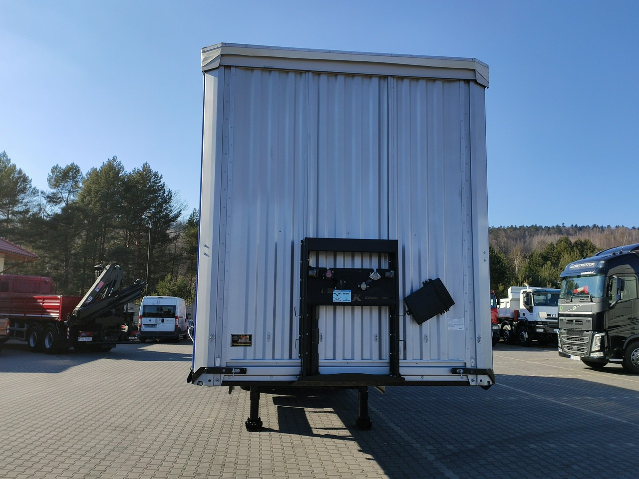 Kassbohrer Maxima XS Standard Super Stan Nowe Firany !!! - Semirremolque lona: foto 4 Kassbohrer Maxima XS Standard Super Stan Nowe Firany !!! - Semirremolque lona: foto 4