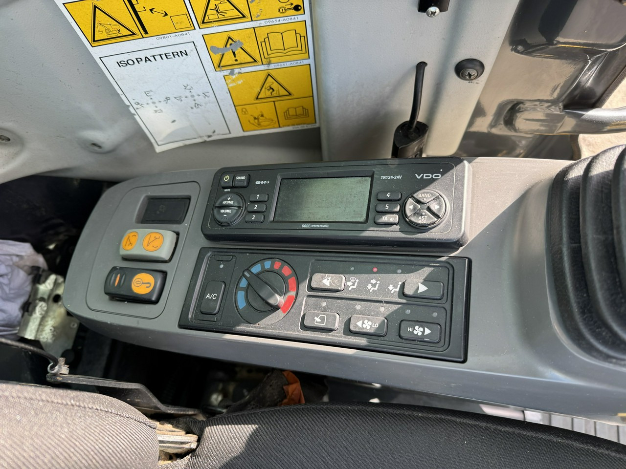 Excavadora de ruedas Komatsu PW 98 MR 8 Pług + Podpory 10ton Szybkozłącze: foto 28