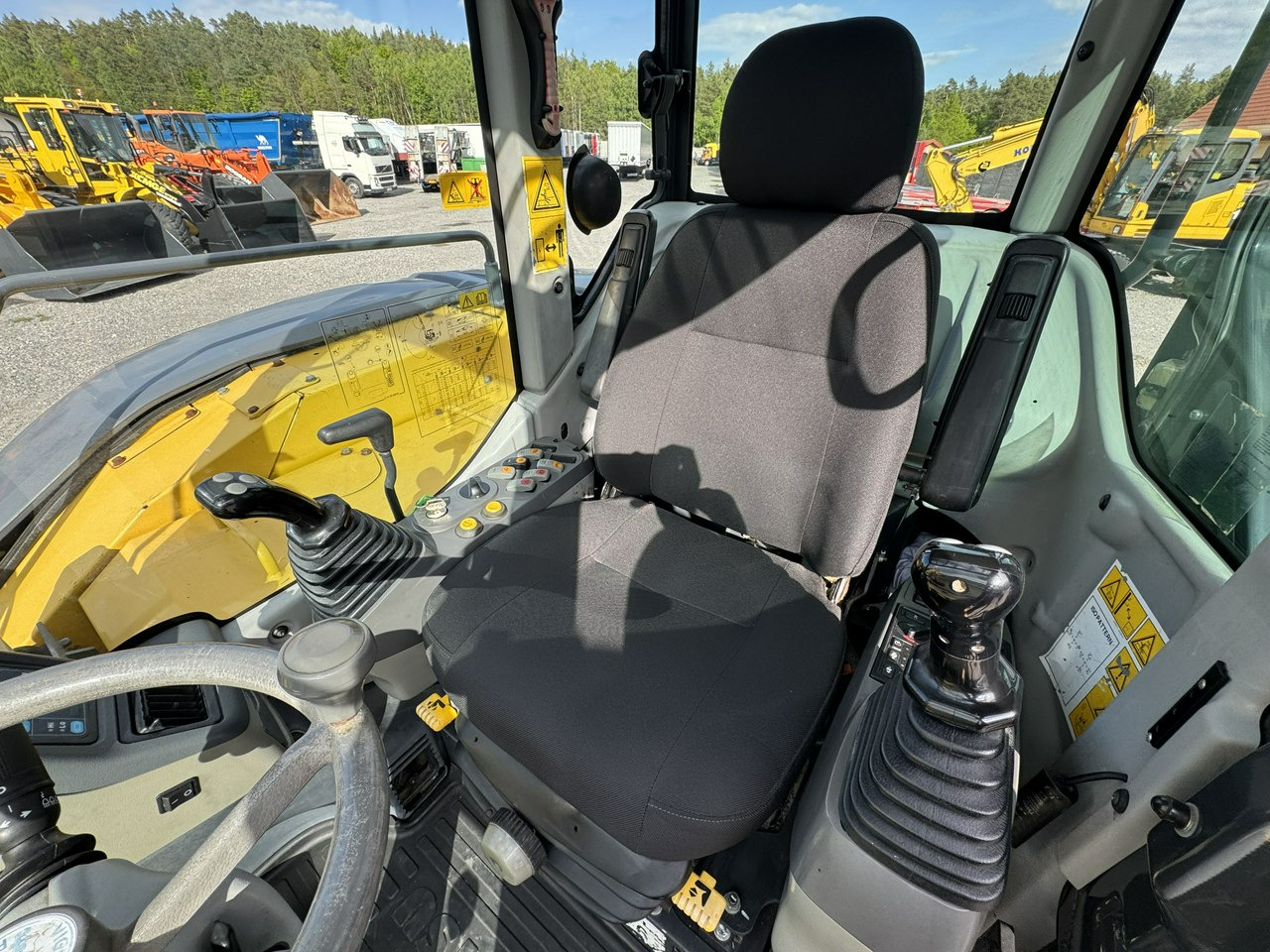 Excavadora de ruedas Komatsu PW 98 MR 8 Pług + Podpory 10ton Szybkozłącze: foto 24