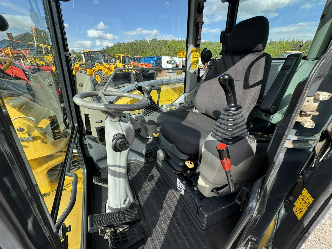 Excavadora de ruedas Komatsu PW 98 MR 8 Pług + Podpory 10ton Szybkozłącze: foto 23