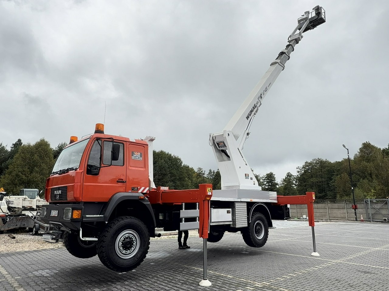 MAN 18.284 4x4 Zwyżka WUMAG WT 425 Podnośnik Koszowy - Camión con plataforma elevadora: foto 4 MAN 18.284 4x4 Zwyżka WUMAG WT 425 Podnośnik Koszowy - Camión con plataforma elevadora: foto 4