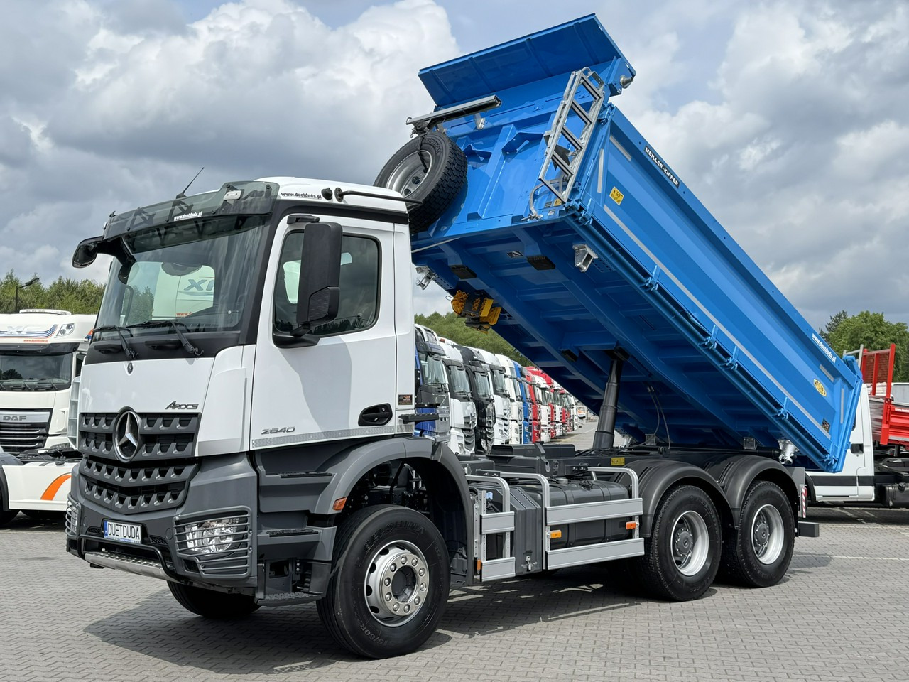 Mercedes Arocs 2640 6x4 3-Stronny Meiller-Kipper Mały Przebieg 99tys/km - Camión volquete: foto 1 Mercedes Arocs 2640 6x4 3-Stronny Meiller-Kipper Mały Przebieg 99tys/km - Camión volquete: foto 1