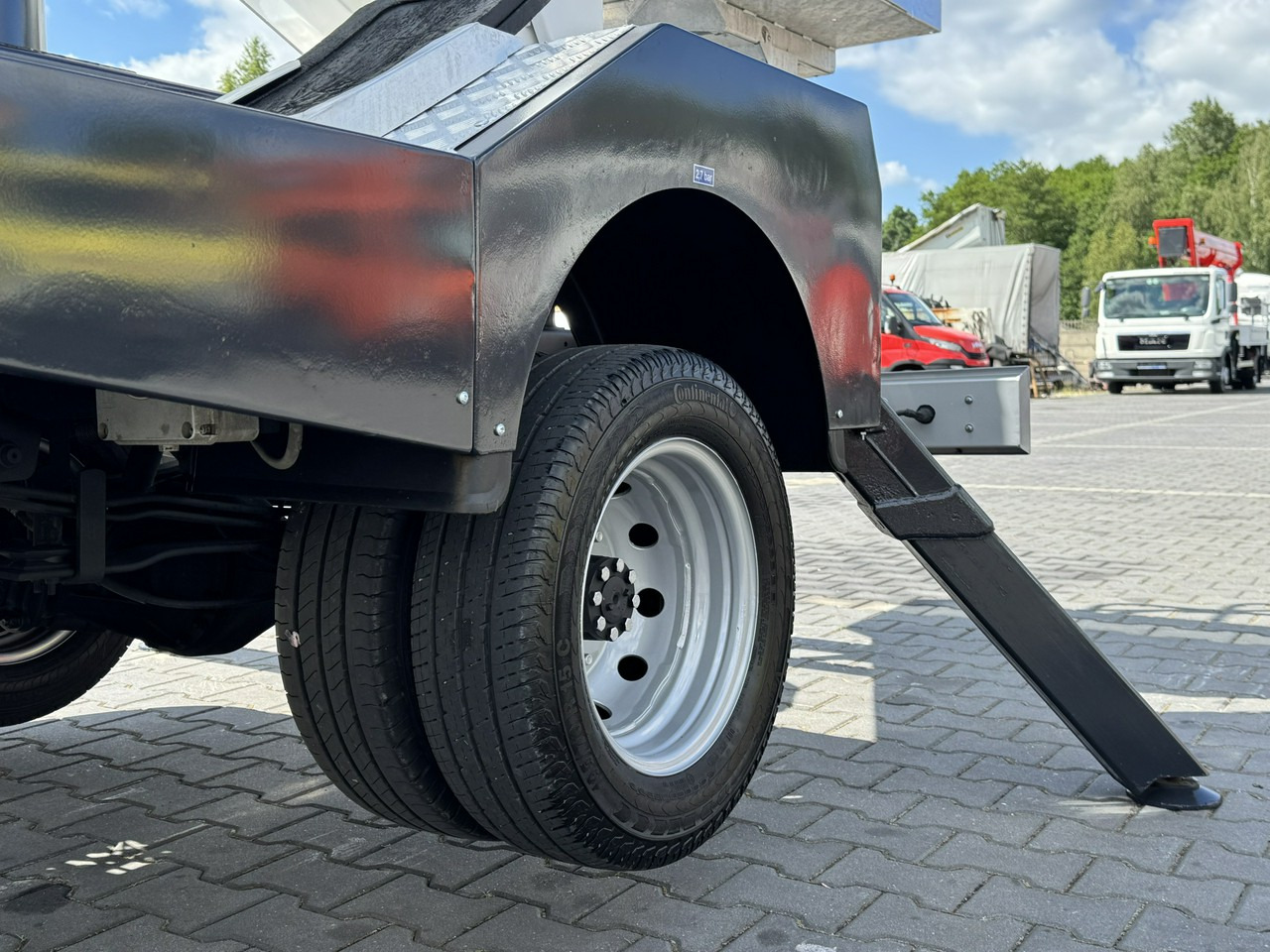 Nissan Cabstar - Camión con plataforma elevadora: foto 4 Nissan Cabstar - Camión con plataforma elevadora: foto 4