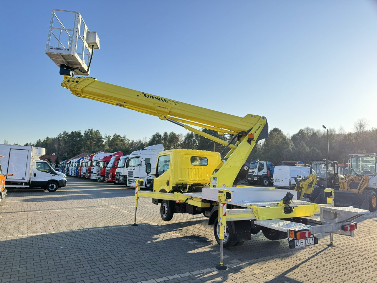 Camión con plataforma elevadora Nissan Cabstar: foto 19 Camión con plataforma elevadora Nissan Cabstar: foto 19