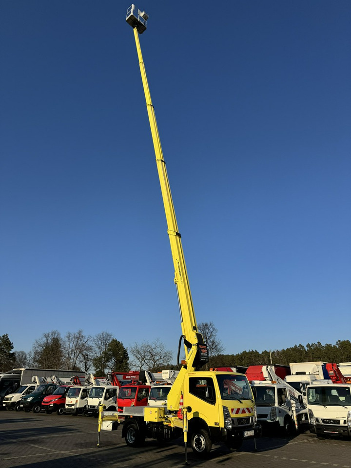 Camión con plataforma elevadora Nissan Cabstar: foto 8 Camión con plataforma elevadora Nissan Cabstar: foto 8