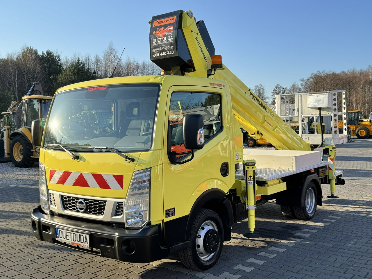 Camión con plataforma elevadora Nissan Cabstar: foto 7 Camión con plataforma elevadora Nissan Cabstar: foto 7