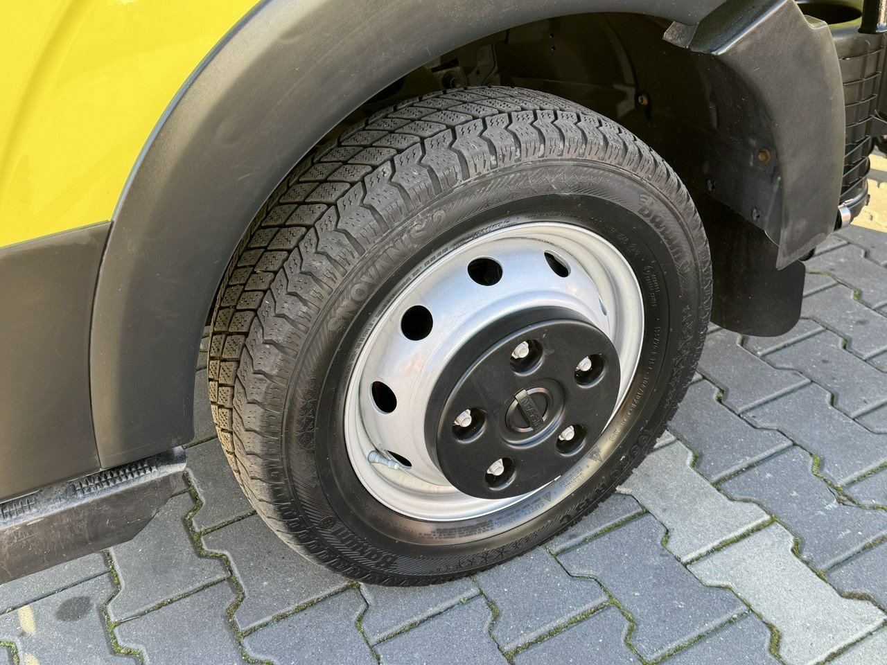 Camión con plataforma elevadora Nissan Cabstar: foto 13 Camión con plataforma elevadora Nissan Cabstar: foto 13