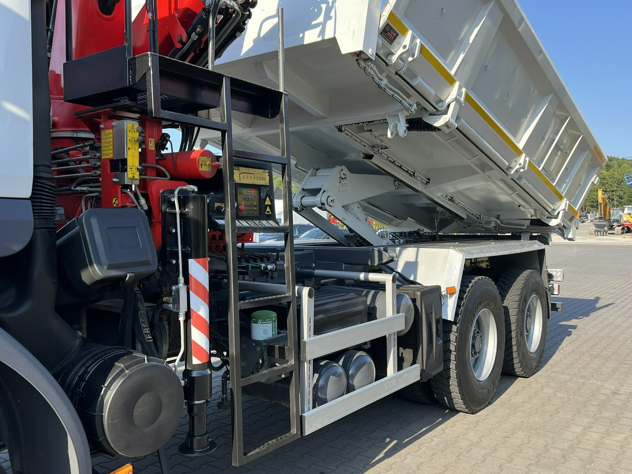 Renault Kerax 26.390 6x4 Mocny HDS FASSI F170 Sterowanie Radiowe - Camión volquete, Camión grúa: foto 5 Renault Kerax 26.390 6x4 Mocny HDS FASSI F170 Sterowanie Radiowe - Camión volquete, Camión grúa: foto 5