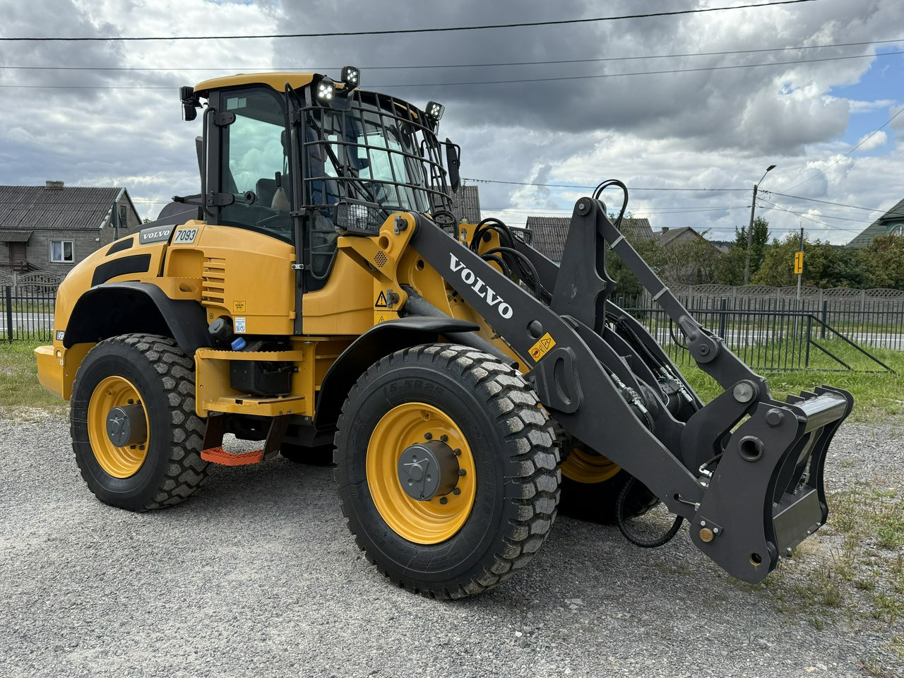 Volvo Waga -10ton WHEEL LOADER L45H Maszyna w Bardzo Dobrym Stanie - Cargadora de ruedas: foto 1 Volvo Waga -10ton WHEEL LOADER L45H Maszyna w Bardzo Dobrym Stanie - Cargadora de ruedas: foto 1