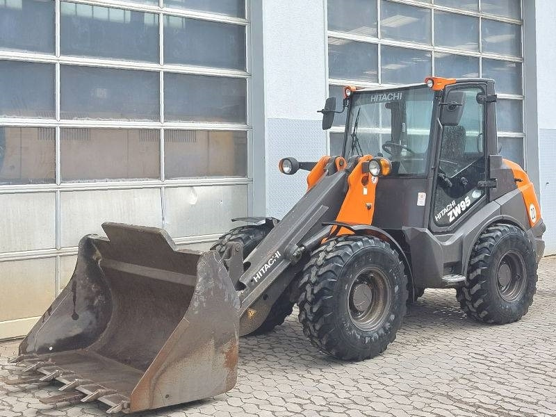 Hitachi ZW 95-6 - Minicargadora: foto 2 Hitachi ZW 95-6 - Minicargadora: foto 2