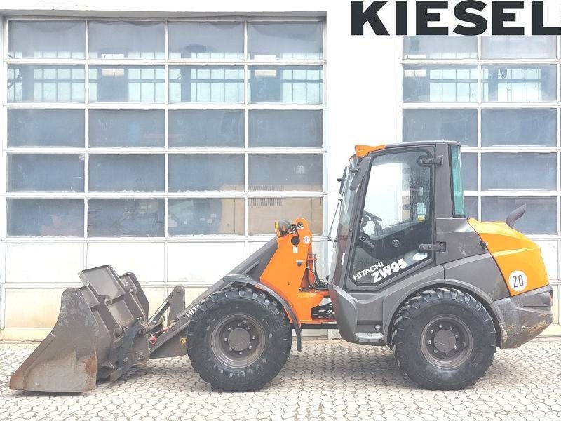Hitachi ZW 95-6 - Minicargadora: foto 1 Hitachi ZW 95-6 - Minicargadora: foto 1