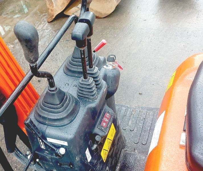 Hitachi ZX 10 U-6 - Miniexcavadora: foto 5 Hitachi ZX 10 U-6 - Miniexcavadora: foto 5