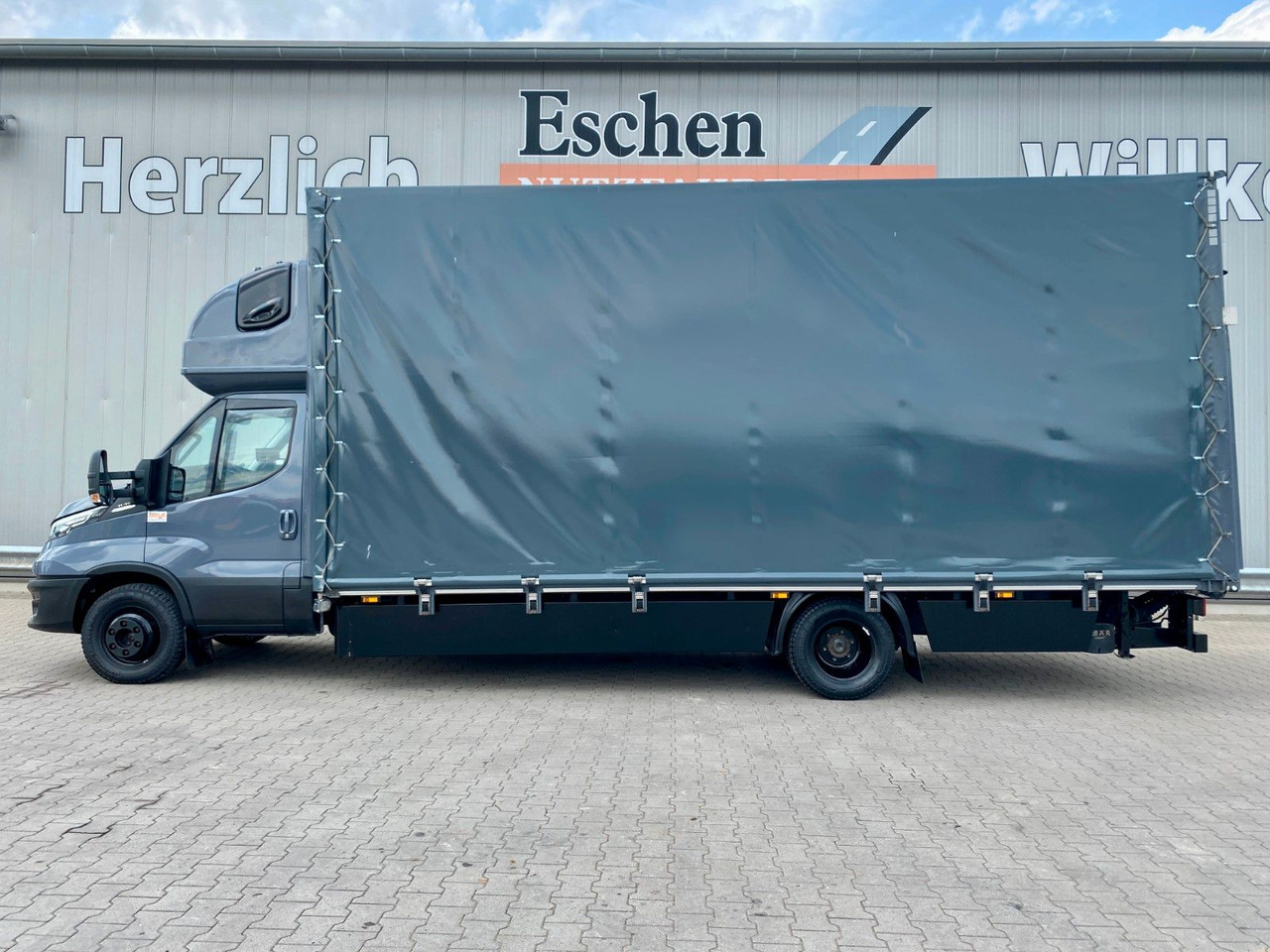Iveco Daily Hi-Matic 70 C 21 Topsleeper | LBW 1,00to. - Furgoneta con lona: foto 2 Iveco Daily Hi-Matic 70 C 21 Topsleeper | LBW 1,00to. - Furgoneta con lona: foto 2